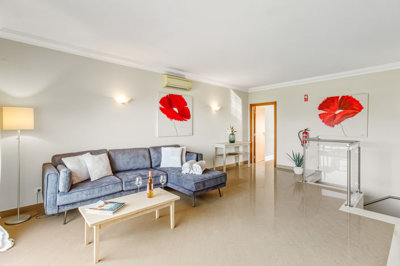4 LIVING ROOM.jpg
