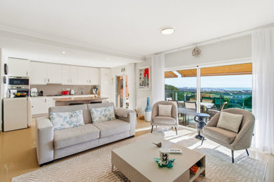 2 LIVING ROOM (1).jpg