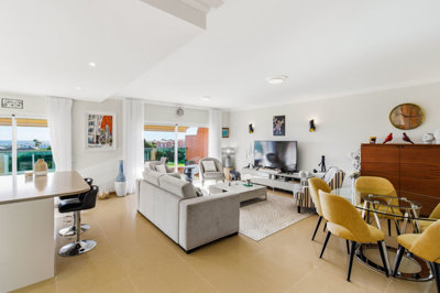 6 LIVING ROOM (1).jpg