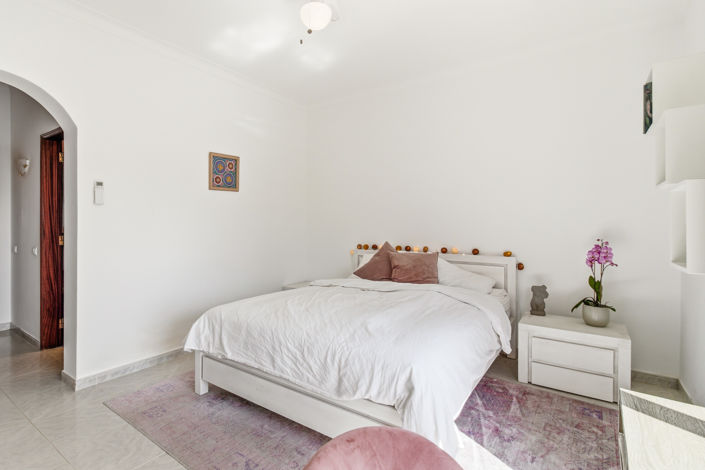 Image No.15-2 Bed Apartment for sale