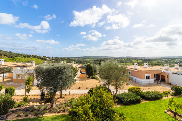 Image No.14-3 Bed Townhouse for sale