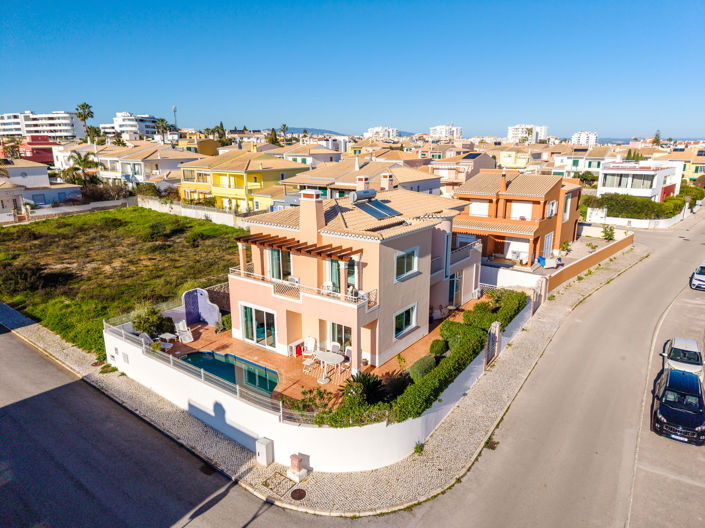 Image No.2-3 Bed Villa for sale