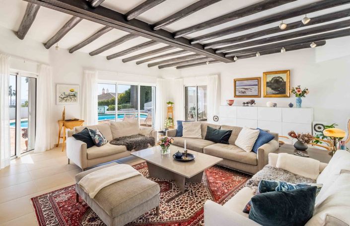 Image No.2-4 Bed Villa for sale