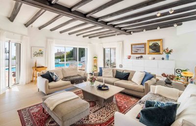 1 LIVING ROOM (1).jpg