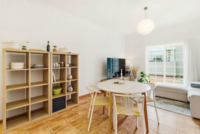 7 LIVING ROOM EMPTY.jpg