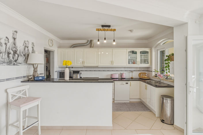 Image No.10-5 Bed Property for sale