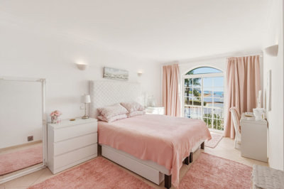 14 BEDROOM.jpg