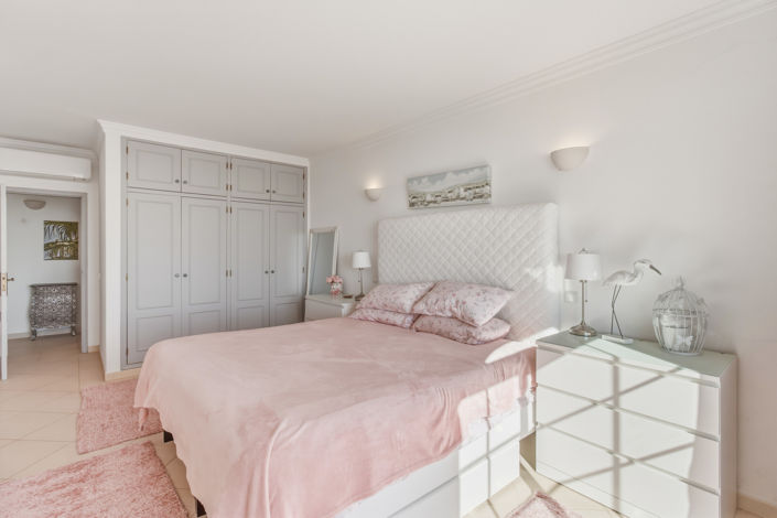 Image No.17-5 Bed Property for sale