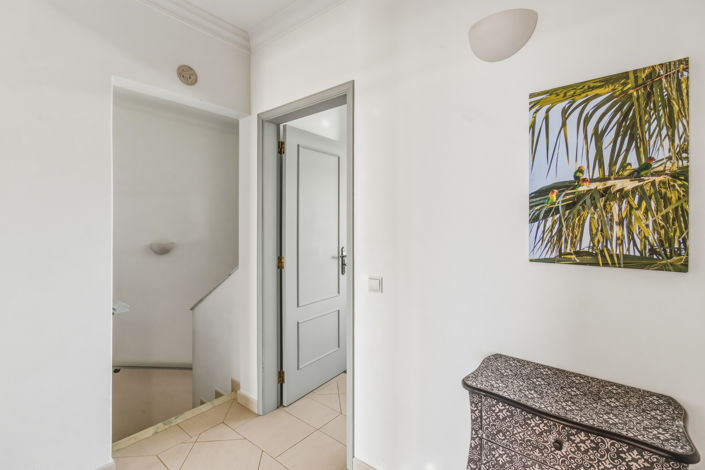 Image No.20-5 Bed Property for sale