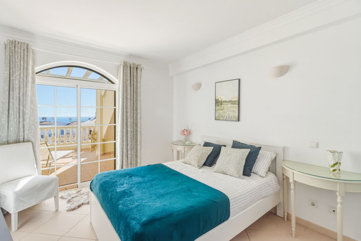 Image No.24-5 Bed Property for sale