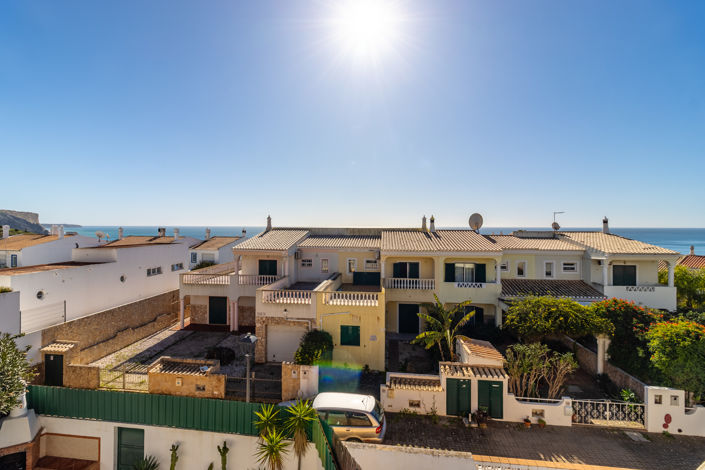 Image No.27-5 Bed Property for sale