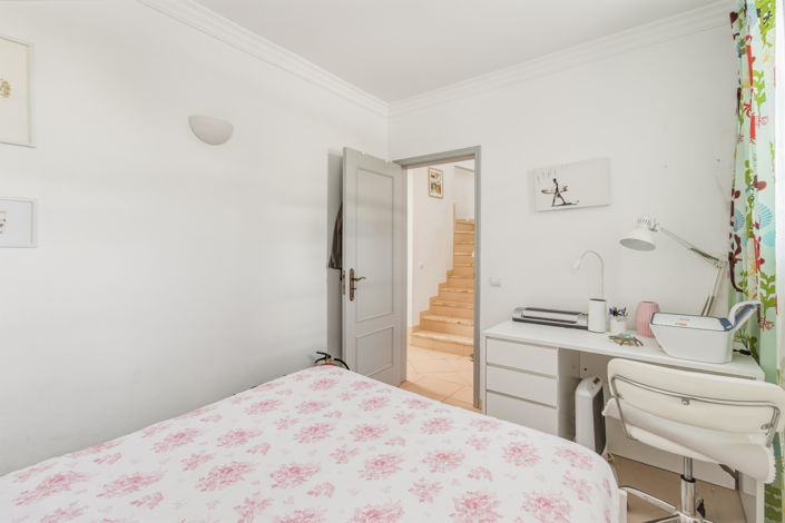 Image No.34-5 Bed Property for sale