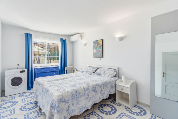 Image No.41-5 Bed Property for sale