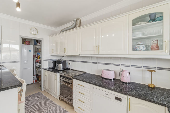 Image No.8-5 Bed Property for sale