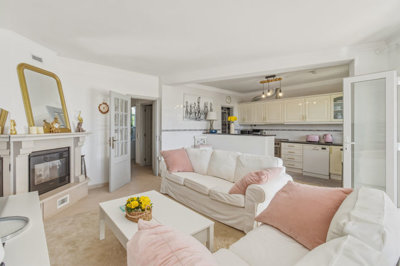 7 LIVING ROOM.jpg