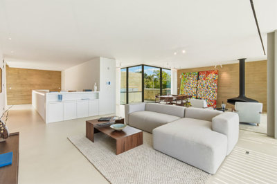 32 LIVING ROOM.jpg