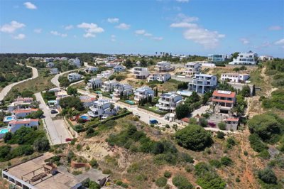 SIDE VIEW OF RESORT.JPG