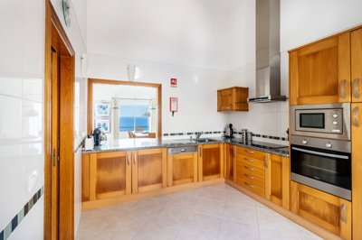 3 KITCHEN (1).jpg