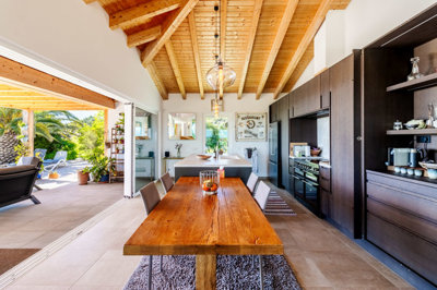 5 KITCHEN.jpg