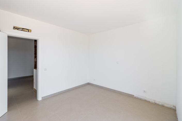 Image No.40-3 Bed Townhouse for sale