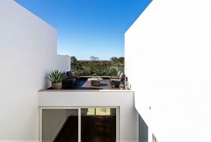 Image No.25-3 Bed Townhouse for sale