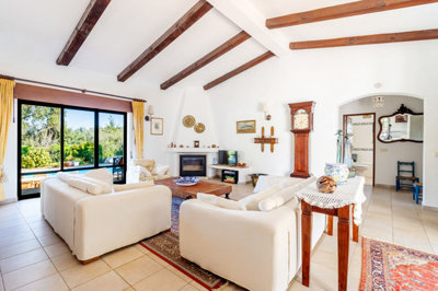 1 LIVING ROOM.jpg