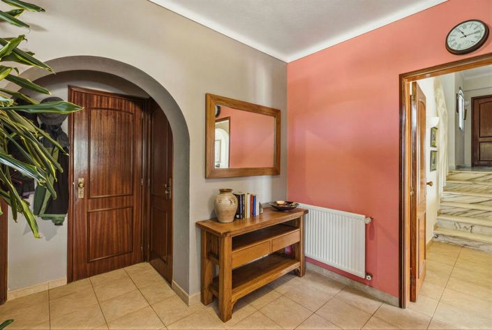 Image No.2-3 Bed Villa for sale