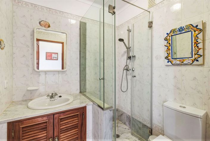 Image No.20-3 Bed Villa for sale