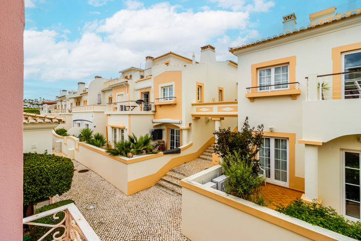 Image No.15-3 Bed Townhouse for sale