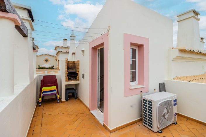 Image No.20-3 Bed Townhouse for sale