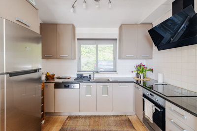 7 KITCHEN.jpg