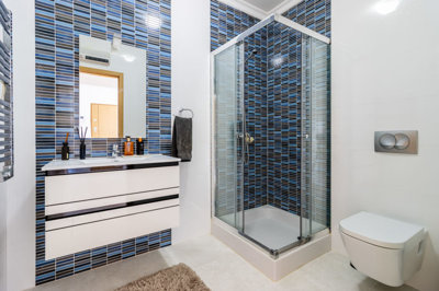 12 BATHROOM.jpg