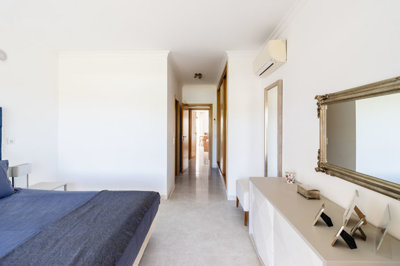 15 BEDROOM.jpg