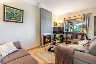3 LIVING ROOM (1).jpg