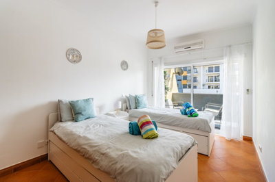 12 BEDROOM.jpg
