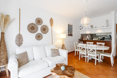 3 LIVING ROOM.jpg