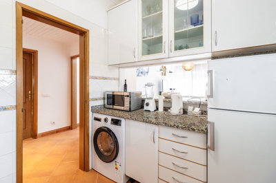 5 KITCHEN.jpg