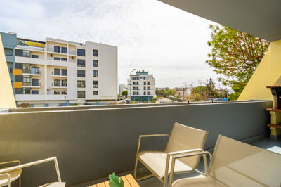6 BALCONY.jpg