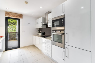 5 KITCHEN.jpg