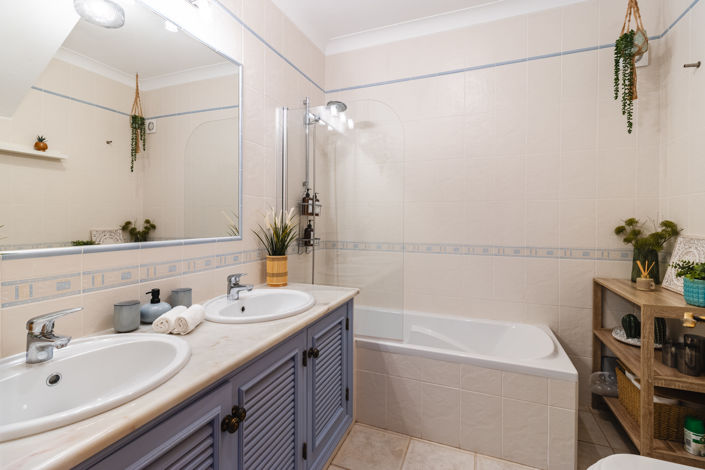 Image No.18-2 Bed Townhouse for sale