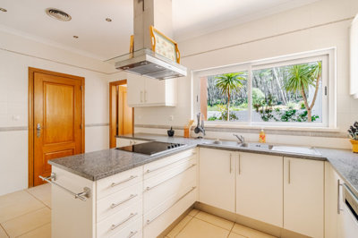2 kitchen (1).jpg