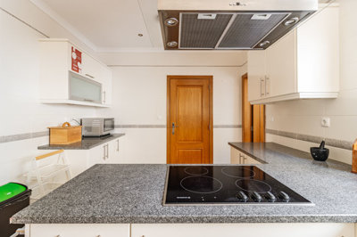 2 kitchen (2).jpg