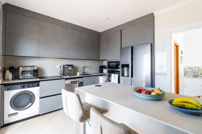 11 KITCHEN.jpg
