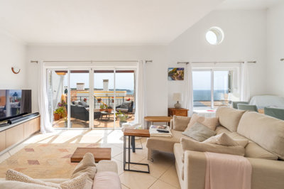 2 LIVING ROOM.jpg
