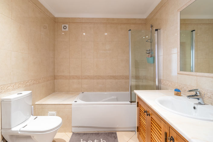Image No.30-3 Bed Townhouse for sale