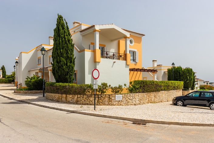 Image No.37-3 Bed Townhouse for sale