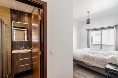 4 BATHROOM (1).jpg