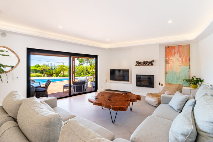 Image No.3-4 Bed Villa for sale