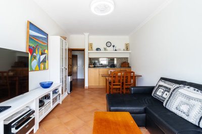 2 LIVING ROOM.jpg