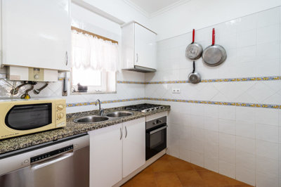 5 KITCHEN.jpg